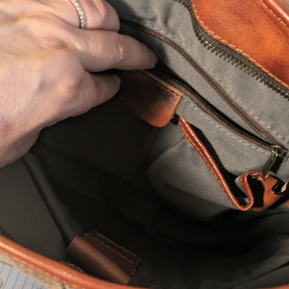 Messangerbag/ backpack brown dual tone leather - Picture 7 of 8